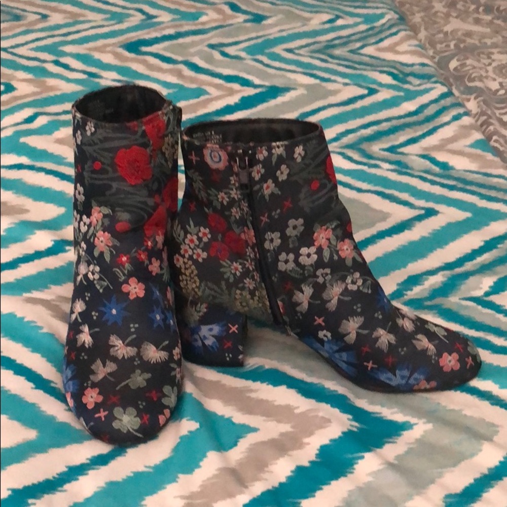 Boots - Picture 2 of 4